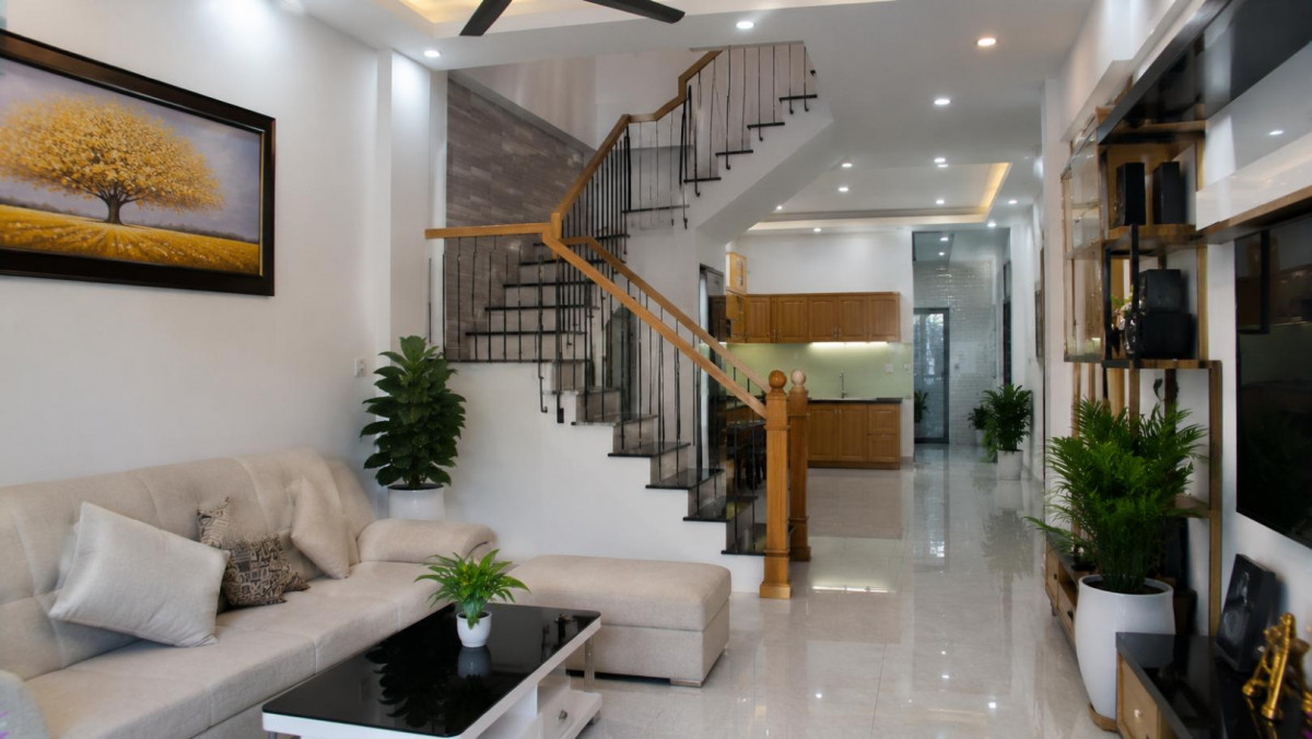 Bán Nhà Gần Chợ Cũ Tôn Thất Đạm TP.HCM, Khu Vực Kinh Doanh Sầm Uất