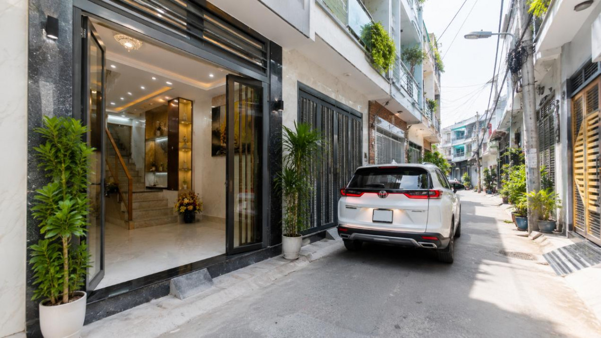 Bán Nhà Hẻm Xe Hơi Khu Chợ Lớn, Thuận Tiện Đỗ Xe