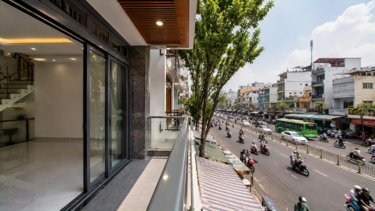 Bán Nhà Mặt Tiền Gần Bến Xe Miền Tây, Khu Vực Kinh Doanh Sôi Động