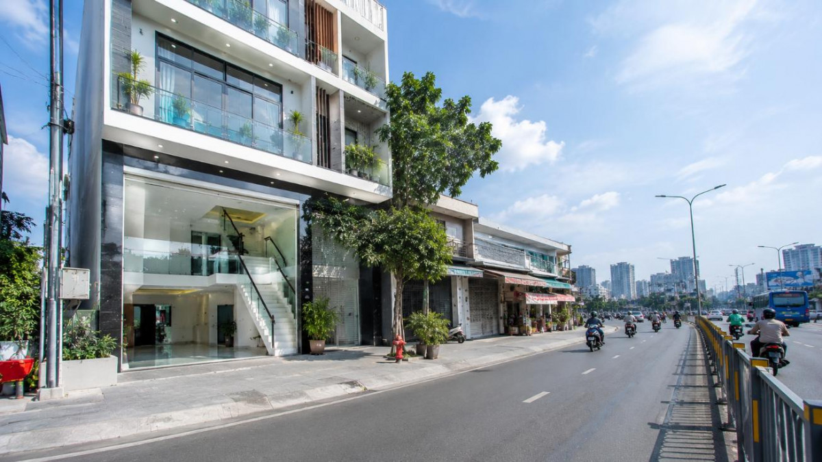 Bán Nhà Mặt Tiền Quốc Lộ 13, Giá Trị Khai Thác Cao